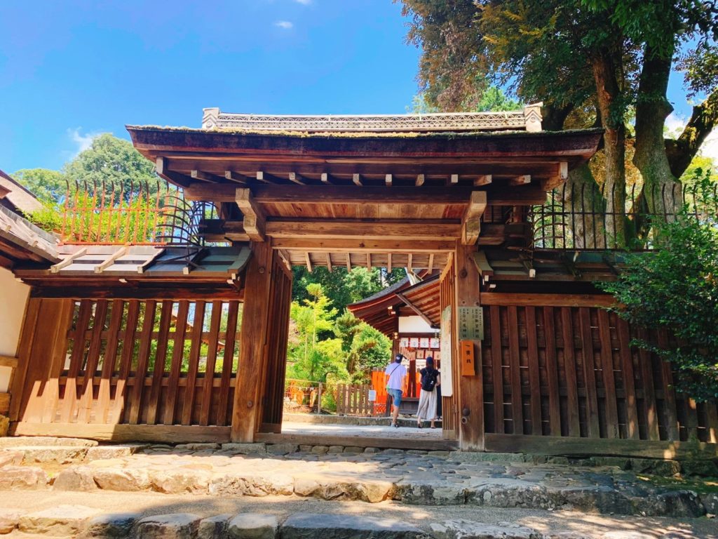 上賀茂神社　新宮神社　階段
